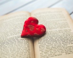 16 poemas de amor breves que son fermosas declaracións