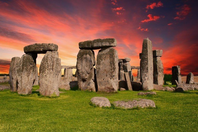 Stonehenge: အထိမ်းအမှတ်ကျောက်တိုင်၏သမိုင်းနှင့်အရေးပါမှု